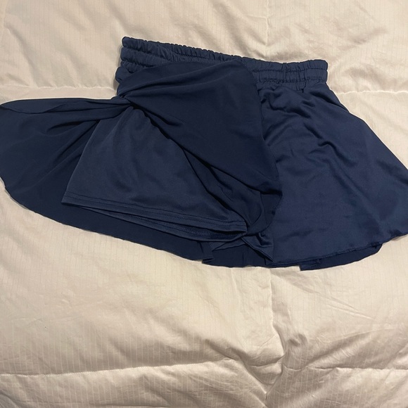 Golf Skort. Never worn. Slit up one side - Picture 2 of 2